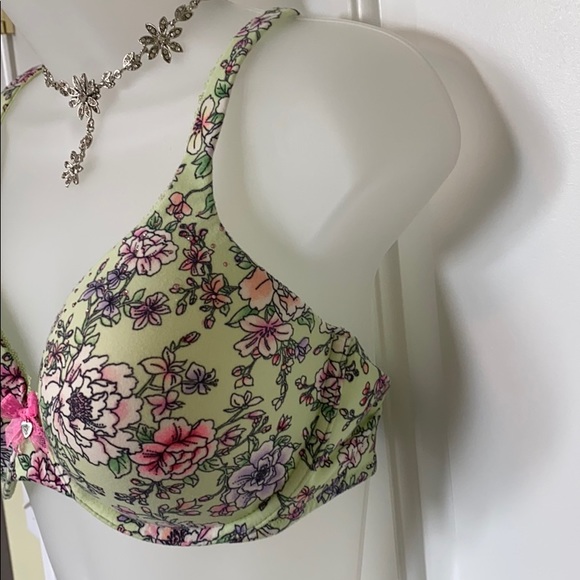 Victoria Secret Bra - Picture 2 of 6